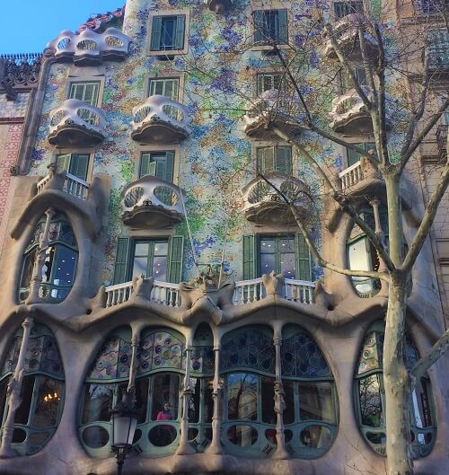 バルセロナの世界遺産「カサバトリョ」外観風景