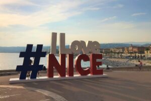 フランス「ニース」にある、I Love Niceのモニュメント