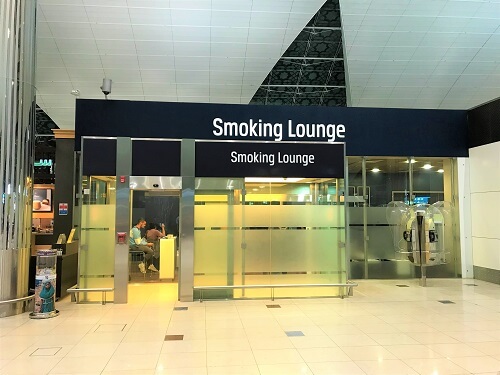 ドバイ空港の喫煙所