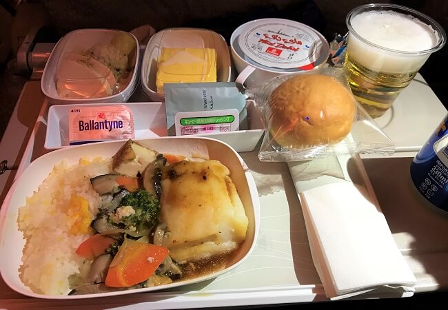 「エミレーツ航空」エコノミークラスの機内食