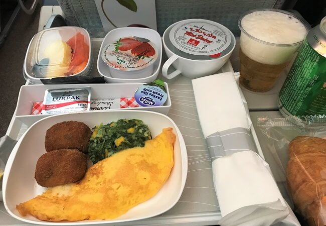 「エミレーツ航空」エコノミークラスの機内食