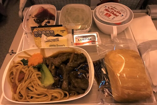 「エミレーツ航空」エコノミークラスの機内食(昼食)