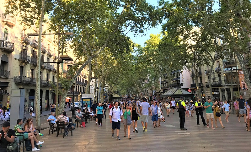 バルセロナ ランブラス通りの観光スポットを紹介 トリップガイド