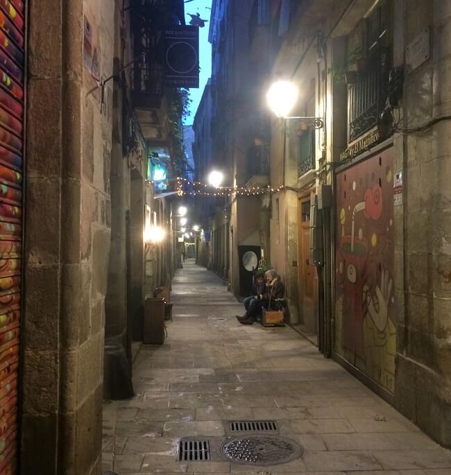 スペイン「ゴシック地区・旧市街」夜の風景