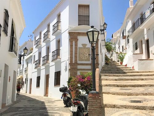 スペイン南部にある白い村「フリヒリアナ」の街並み