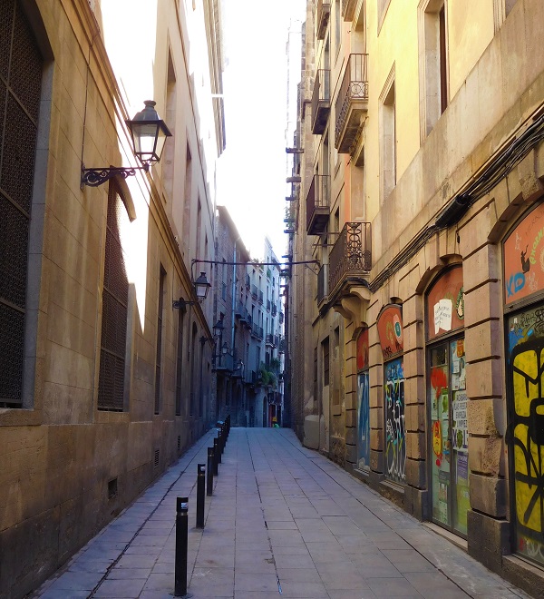 バルセロナ「ゴシック地区・旧市街」の街並み風景