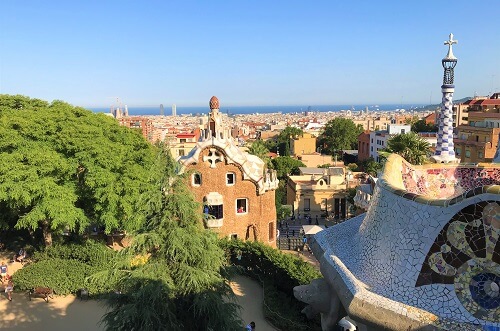 バルセロナ「グエル公園」のギリシャ広場(展望台)