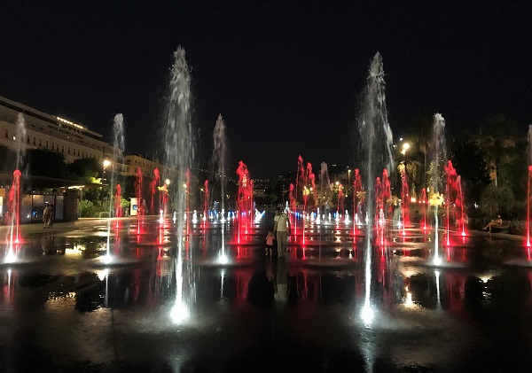 フランスの「ニース」にあるマセナ広場の噴水