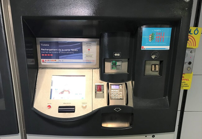 フランスの切符自動販売機
