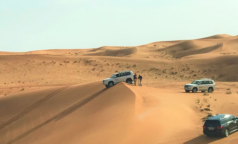 ドバイ観光 トランジット時間で砂漠ツアーを楽しむ方法 トリップガイド