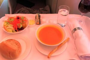 「エミレーツ航空」ビジネスクラスの機内食