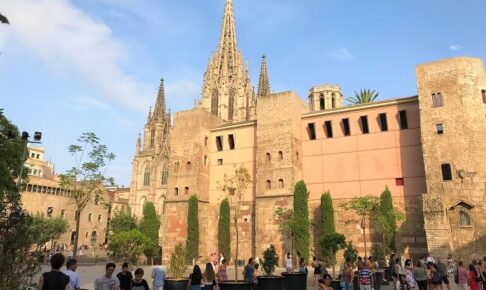 「スペイン」バルセロナの旧市街「ゴシック地区」の街並み