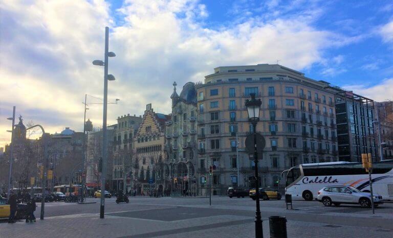 バルセロナ「カサバトリョ」外観風景