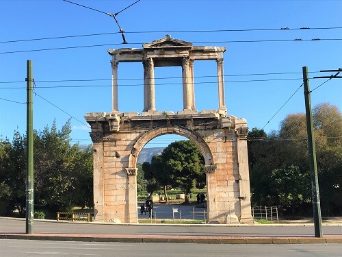 アテネにある「ハドリアヌスの門」
